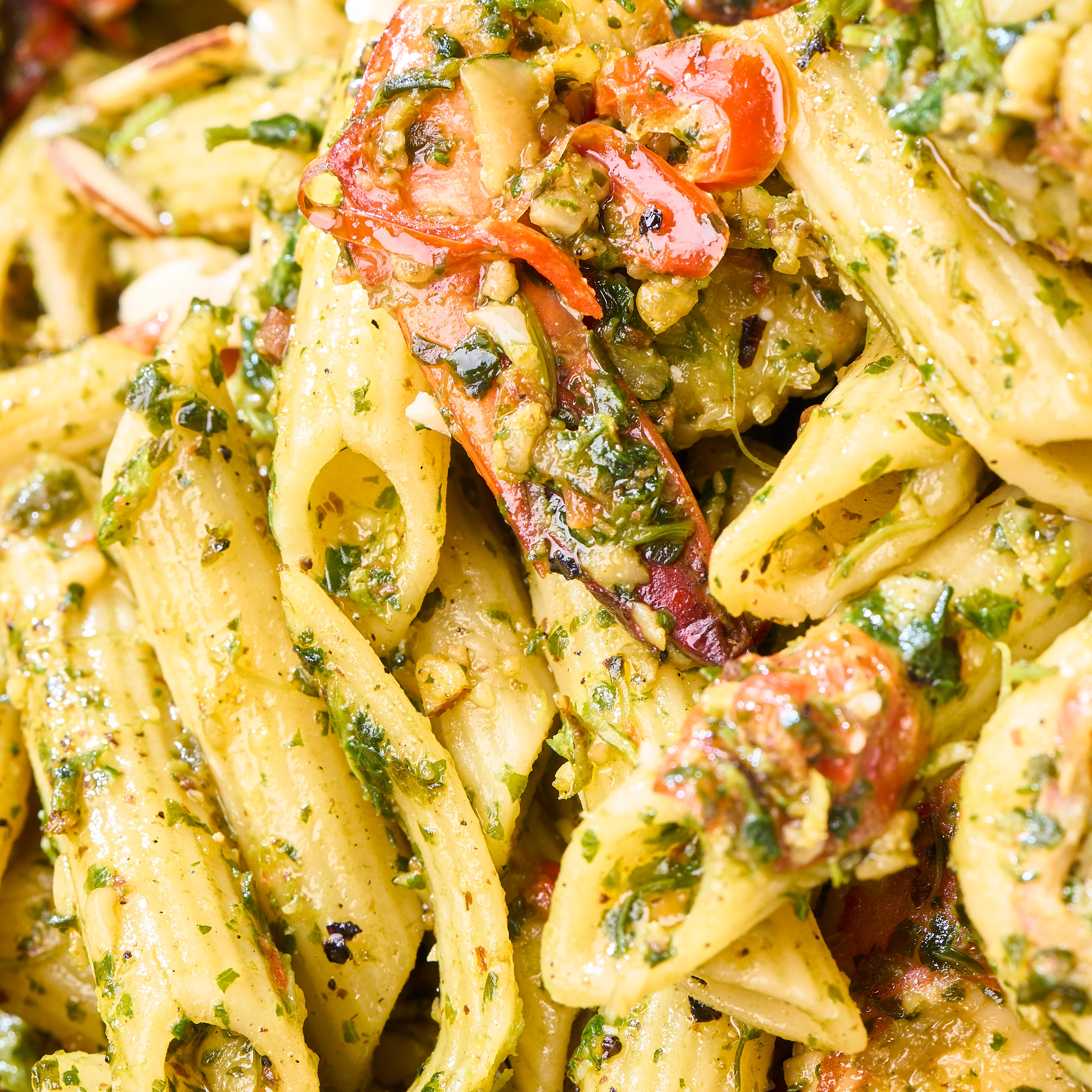 Coriander Pesto Seafood with Caramelised Chillis Pasta Tray - Image 3
